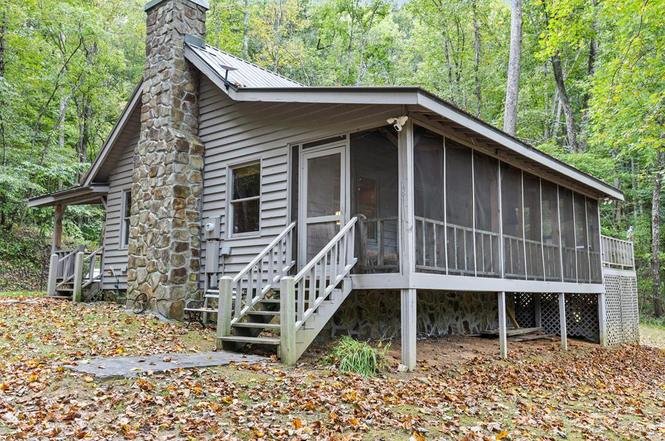 Toccoa River access cabin for sale in the North Georgia mountains